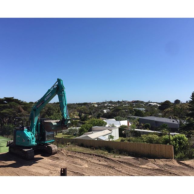 Image Happy New Year 1 - Kobelco Excavators
