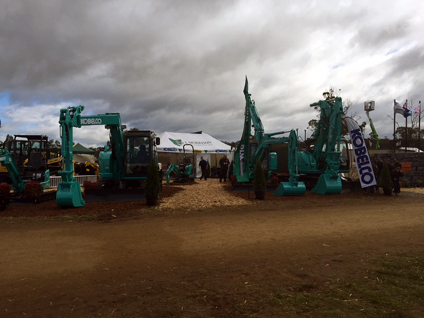 Image Dlm Machinery At Agfest 2015 1 - Kobelco Excavators