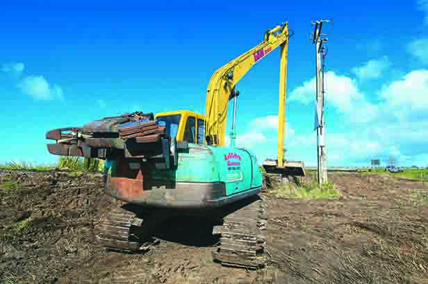 Image 10-Tonne Kobelco Sk100 Excavator Fitted With Long Reach Arm 4 - Kobelco Excavators