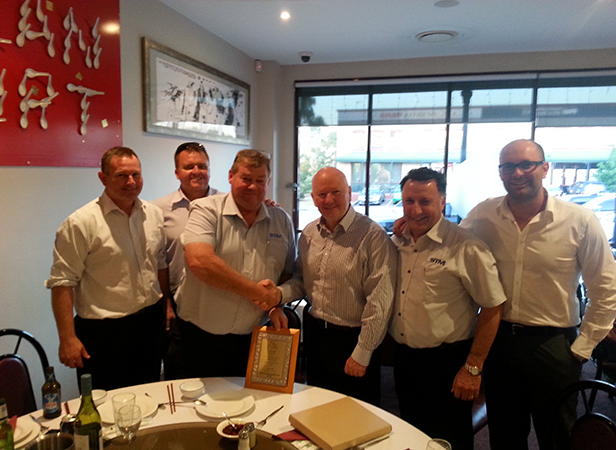 Image Kobelco Presents Award For 1000Th Machine 2 - Kobelco Excavators