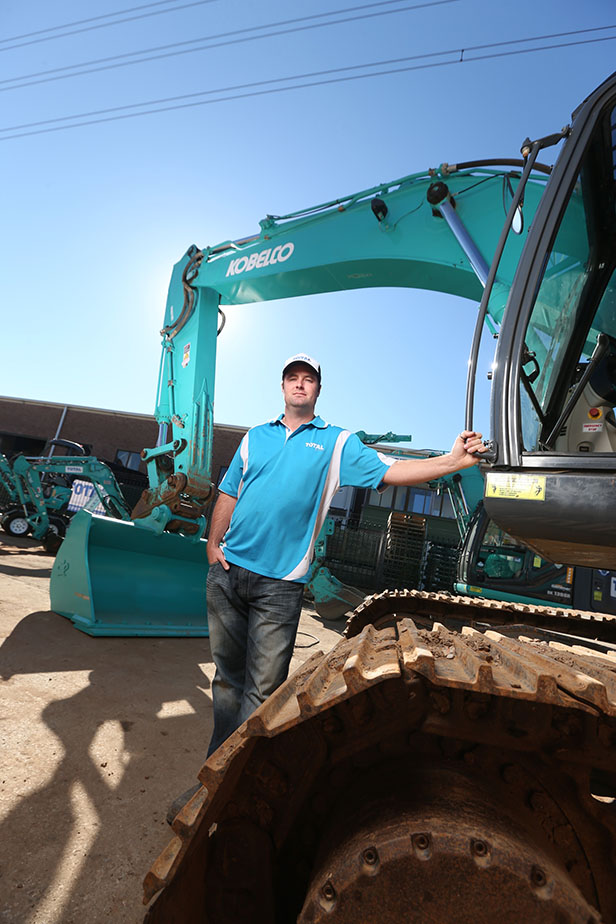 Image Matt Poole'S Total Dry Hire, Built On Kobelco 2 - Kobelco Excavators