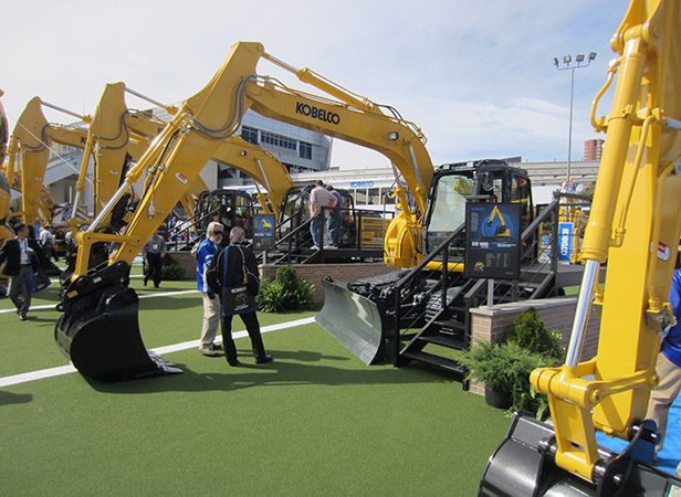 Image Kobelco Construction Machinery Usa At Conexpo 2014 7 - Kobelco Excavators
