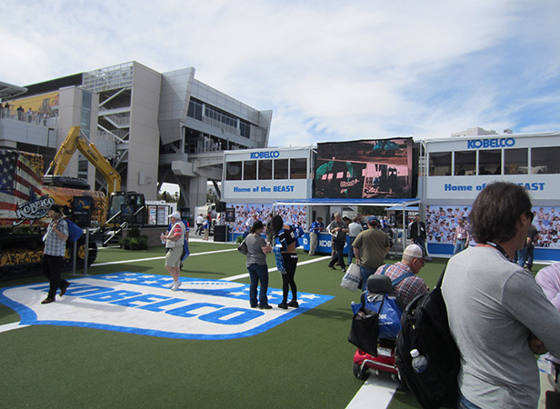 Image Kobelco Construction Machinery Usa At Conexpo 2014 10 - Kobelco Excavators