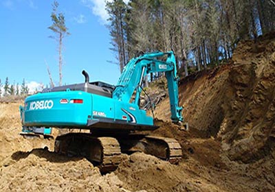 Image Forest Road Contractor Does Fuel Test On Kobelco Sk480 5 - Kobelco Excavators