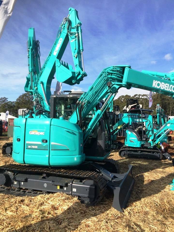 Image Dlm Machinery Attends Agfest 2016 3 - Kobelco Excavators