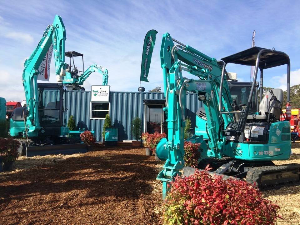 Image Dlm Machinery Attends Agfest 2016 4 - Kobelco Excavators