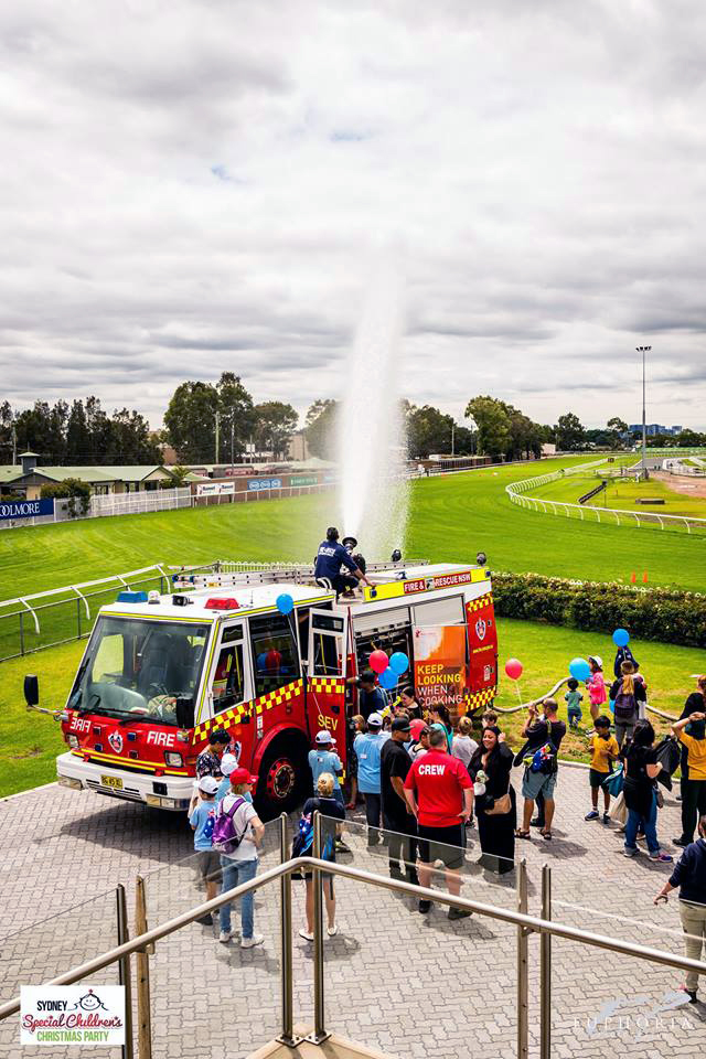 Image Kobelco Australia Proud Gold Sponsors Of Sydney Special Childrens Christmas Party 6 - Kobelco Excavators