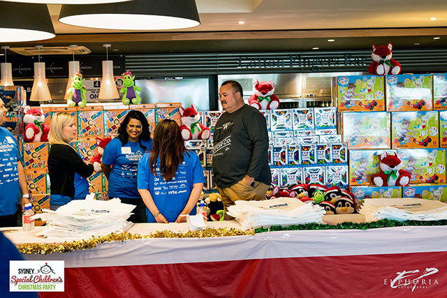 Image Kobelco Australia Proud Gold Sponsors Of Sydney Special Childrens Christmas Party 3 - Kobelco Excavators