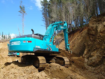 Image Forest Road Contractor Does Fuel Test On Kobelco Sk480 6 - Kobelco Excavators