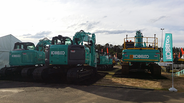Image Snaps From Kobelco Site Civenex 2015 6 - Kobelco Excavators