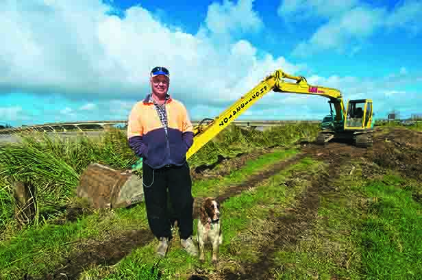 10-Tonne Kobelco Sk100 Excavator Fitted With Long Reach Arm 1 Image 10-Tonne Kobelco Sk100 Excavator Fitted With Long Reach Arm 1 - Kobelco Excavators