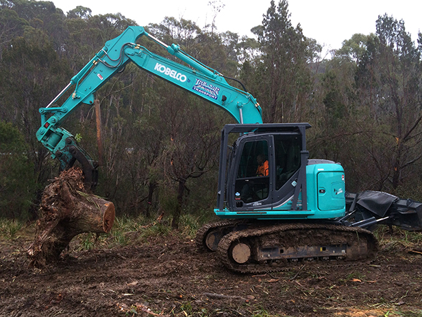 Image Treloar Transport Share Name Of Their New Ed160 2 - Kobelco Excavators