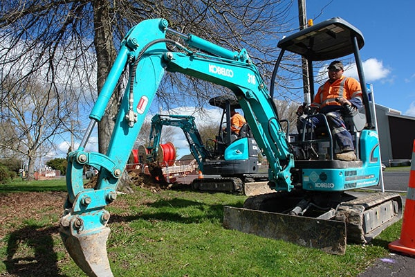 Image Kobelco Minis Solve Bob Digger Dilemma 1 - Kobelco Excavators