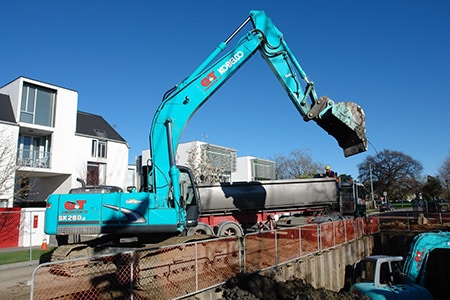 Image Kobelco Grunt Gives G&Amp;T Constructions A Lift 1 - Kobelco Excavators