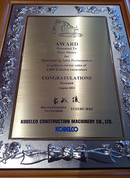 Image Kobelco Presents Award For 1000Th Machine 1 - Kobelco Excavators