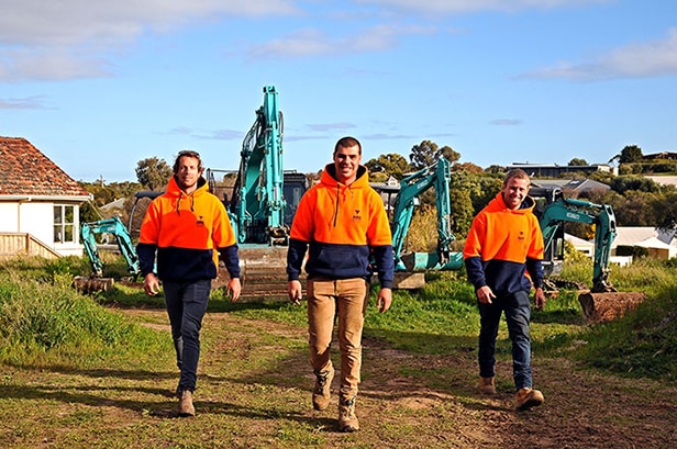 Image Anthony Runs Rings Around The Competitors 1 - Kobelco Excavators