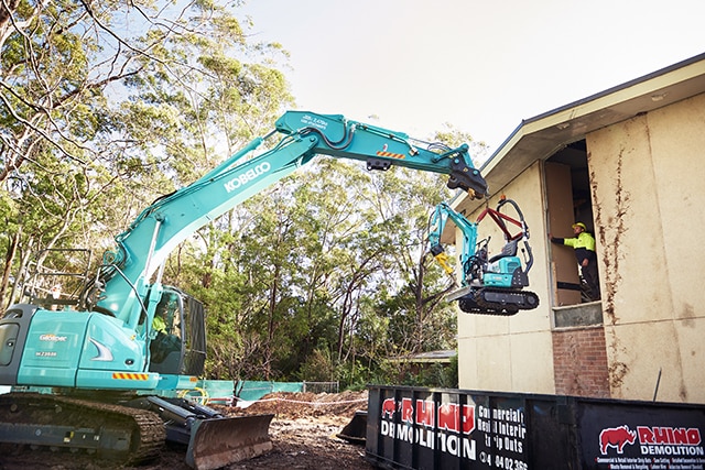 Image Rhino Demolition With Kobelco And Stm 1 - Kobelco Excavators