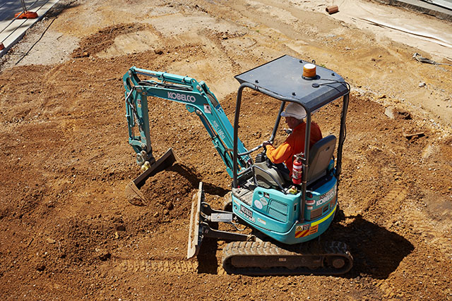 Image Brandt From Mikcon Civil Contractor With Jamie Gray From Mayne Media At Sydney Trucks &Amp; Machinery 1 - Kobelco Excavators