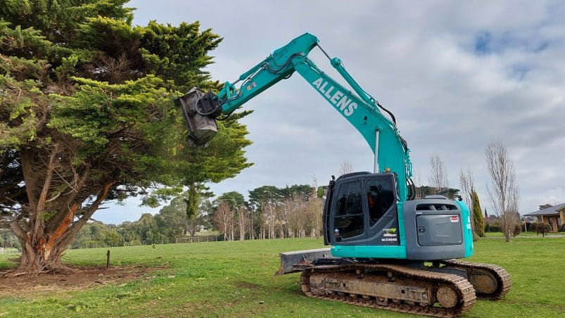 Allen'S Contracting Kobelco Machine On A Jobsite