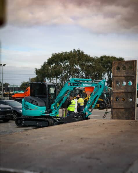 Image Juscot 3 - Kobelco Excavators